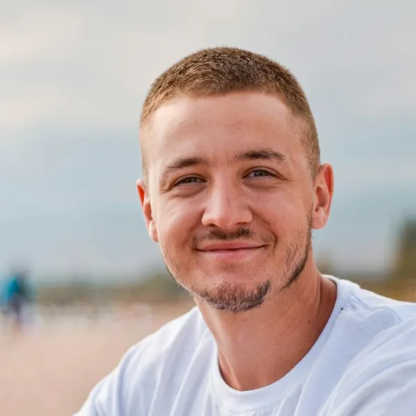 Portrait illustrating a testimonial by Ben Thompson